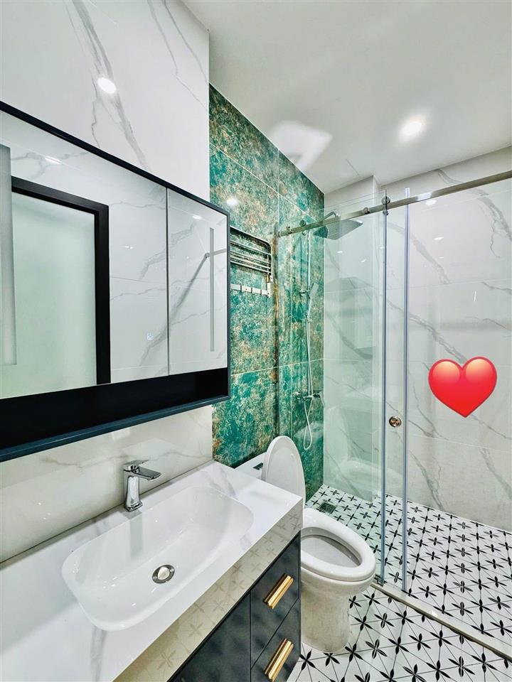 Tìm chủ cho căn nhà 4 lầu bùi thị xuân  q.1, đang cho thuê 36tr, gần công viên tao đàn, giá 5tỷ390