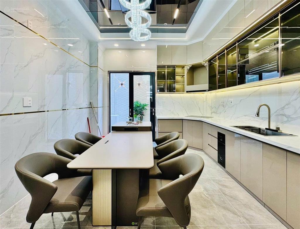 Tìm chủ cho căn nhà 4 lầu bùi thị xuân  q.1, đang cho thuê 36tr, gần công viên tao đàn, giá 5tỷ390