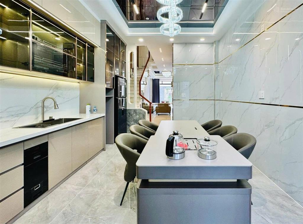 Tìm chủ cho căn nhà 4 lầu bùi thị xuân  q.1, đang cho thuê 36tr, gần công viên tao đàn, giá 5tỷ390