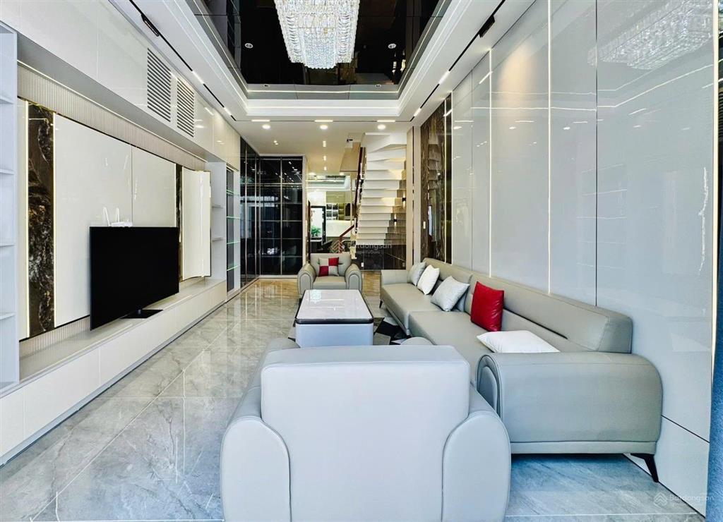 Tìm chủ cho căn nhà 4 lầu bùi thị xuân  q.1, đang cho thuê 36tr, gần công viên tao đàn, giá 5tỷ390