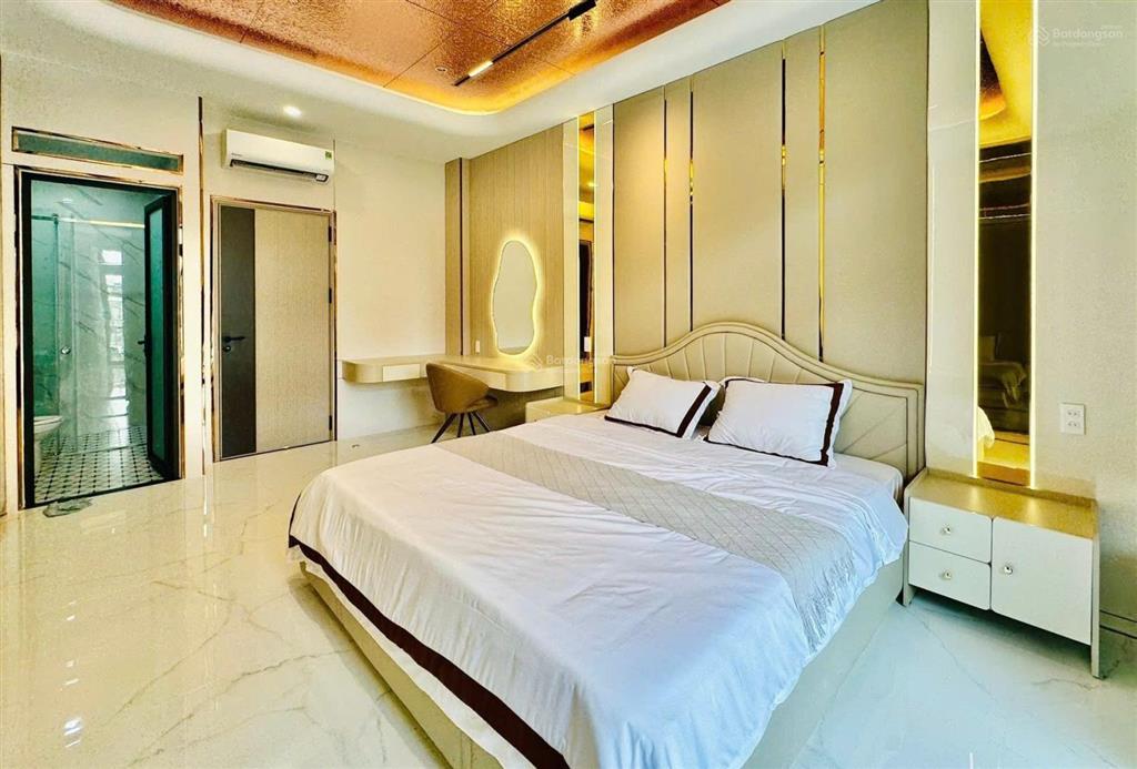 Tìm chủ cho căn nhà 4 lầu bùi thị xuân  q.1, đang cho thuê 36tr, gần công viên tao đàn, giá 5tỷ390