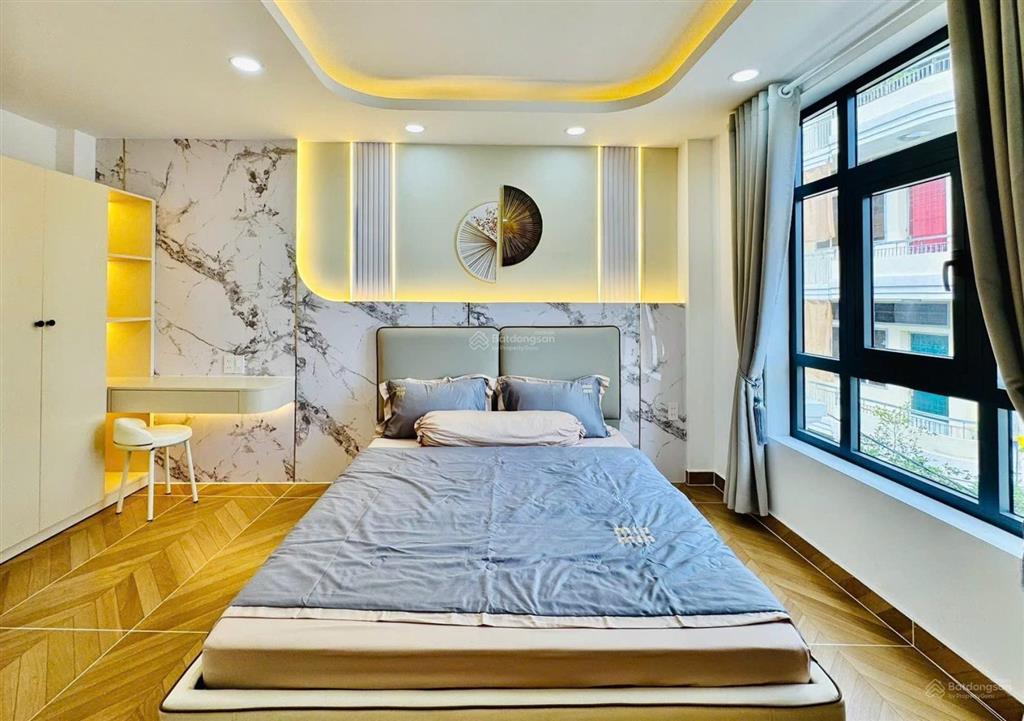 Nhà ngang bề thế 11mét ngay phan đình phùng phú nhuận, cho thuê 26triệu, gần cầu kiệu, giá 3tỷ730