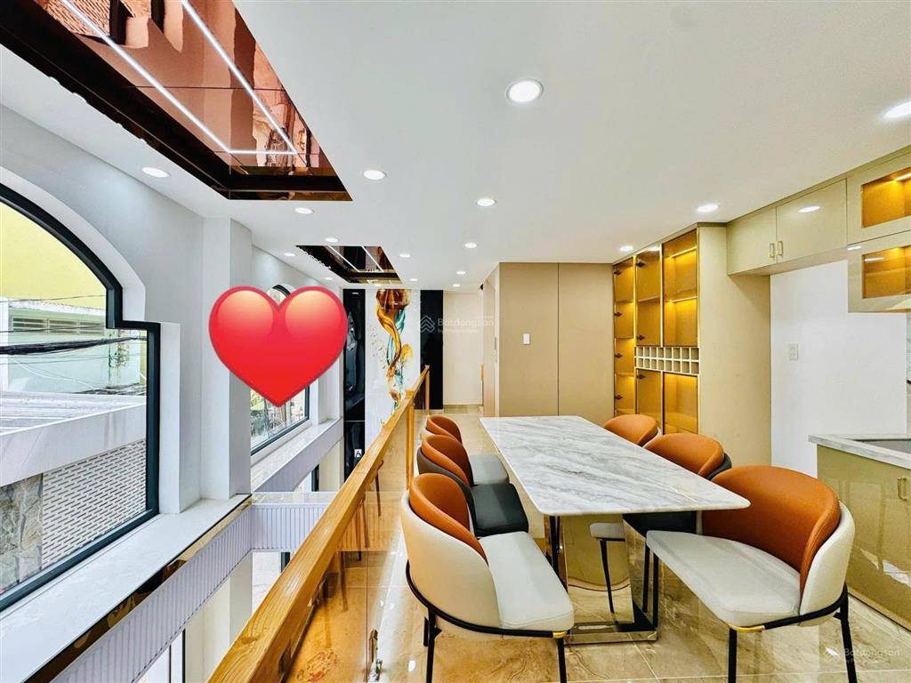 Nhà ngang bề thế 11mét ngay phan đình phùng phú nhuận, cho thuê 26triệu, gần cầu kiệu, giá 3tỷ730