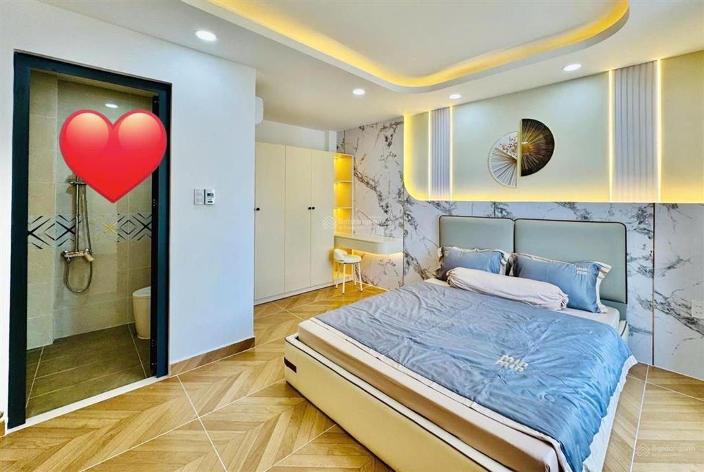 Nhà ngang bề thế 11mét ngay phan đình phùng phú nhuận, cho thuê 26triệu, gần cầu kiệu, giá 3tỷ730