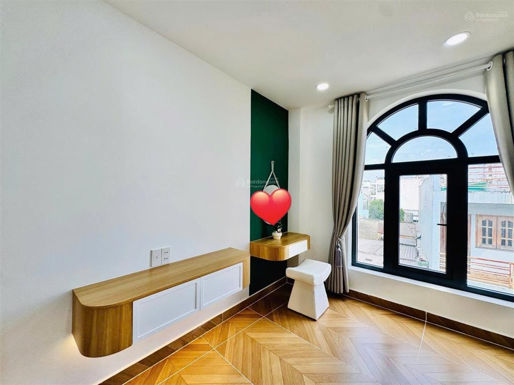 Nhà ngang bề thế 11mét ngay phan đình phùng phú nhuận, cho thuê 26triệu, gần cầu kiệu, giá 3tỷ730