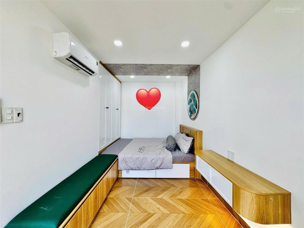 Nhà ngang bề thế 11mét ngay phan đình phùng phú nhuận, cho thuê 26triệu, gần cầu kiệu, giá 3tỷ730