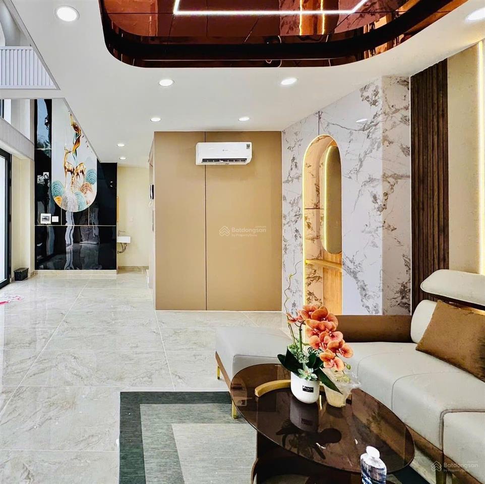 Nhà ngang bề thế 11mét ngay phan đình phùng phú nhuận, cho thuê 26triệu, gần cầu kiệu, giá 3tỷ730