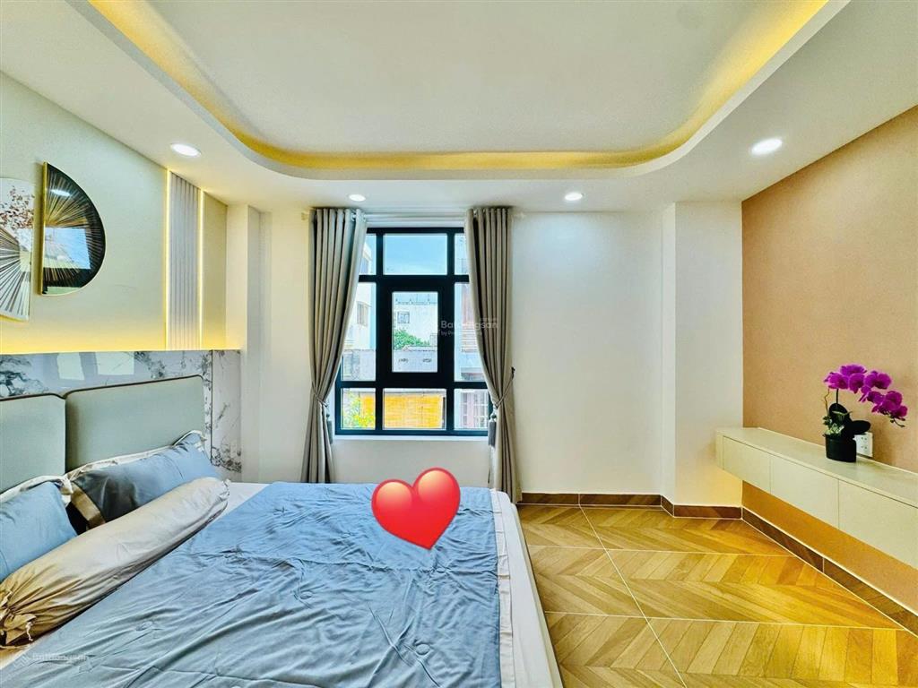 Nhà ngang bề thế 11mét ngay phan đình phùng phú nhuận, cho thuê 26triệu, gần cầu kiệu, giá 3tỷ730