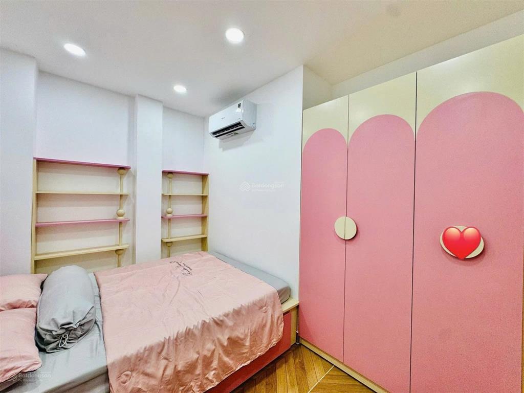 Nhà ngang bề thế 11mét ngay phan đình phùng phú nhuận, cho thuê 26triệu, gần cầu kiệu, giá 3tỷ730