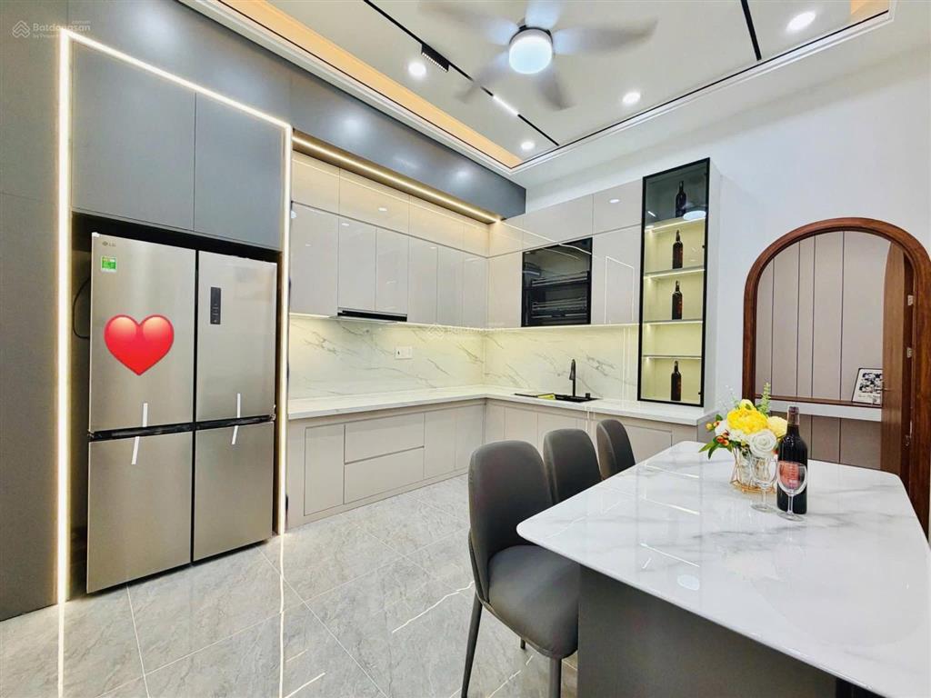 Nhà có phòng ngủ tầng trệt ngay trần tuấn khải q.5, cho thuê 24tr,giá 3tỷ770/71m2,gần chợ hoà bình