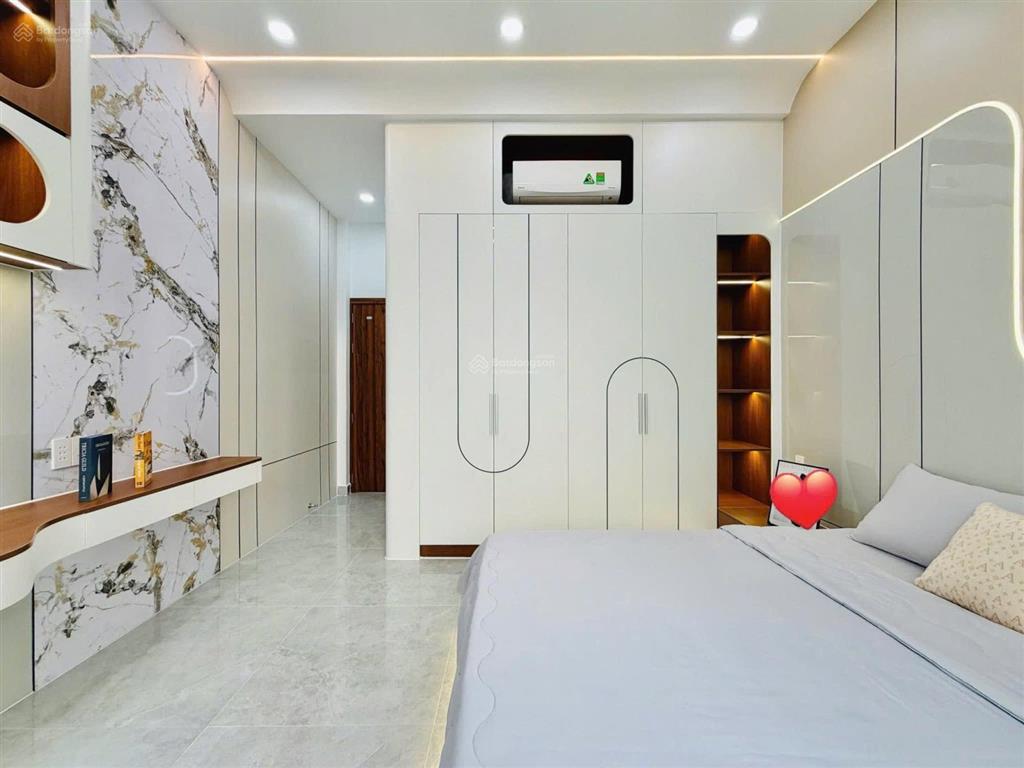 Nhà có phòng ngủ tầng trệt ngay trần tuấn khải q.5, cho thuê 24tr,giá 3tỷ770/71m2,gần chợ hoà bình