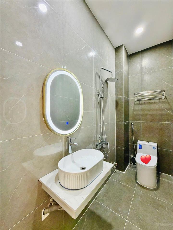 Nhà có phòng ngủ tầng trệt ngay trần tuấn khải q.5, cho thuê 24tr,giá 3tỷ770/71m2,gần chợ hoà bình