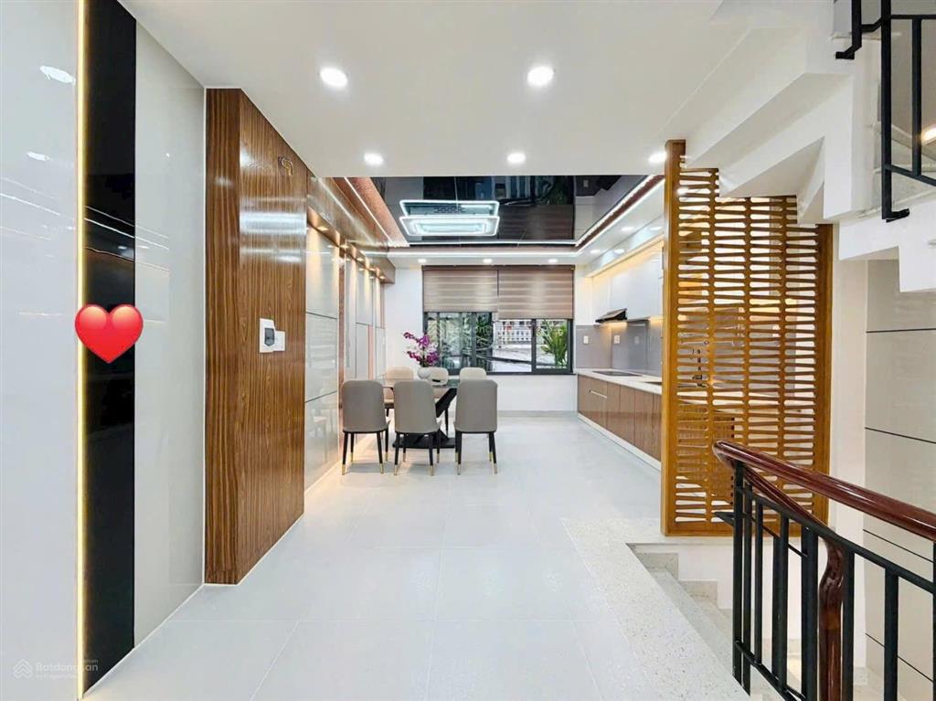 Định cư bán nhà đang cho thuê 23tr, ngay lê hồng phong q.10, giá 3tỷ750/73m2, gần ngã 7 lý thái tổ