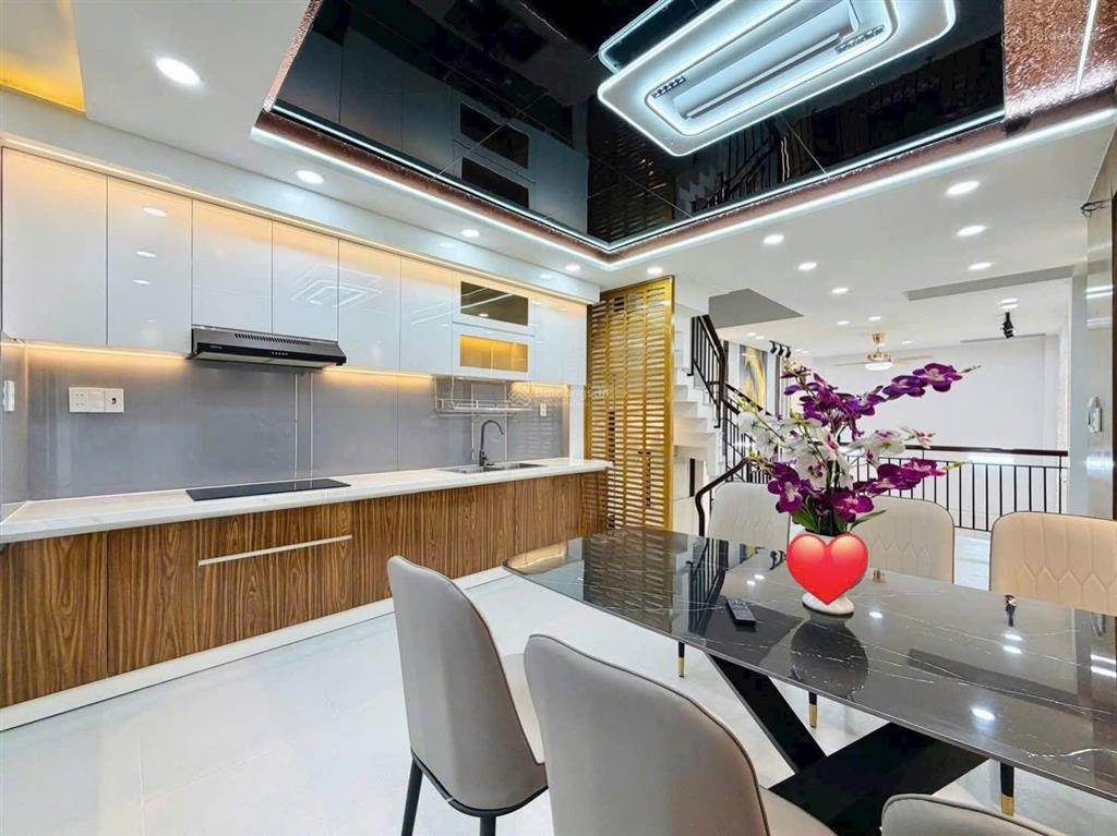 Định cư bán nhà đang cho thuê 23tr, ngay lê hồng phong q.10, giá 3tỷ750/73m2, gần ngã 7 lý thái tổ