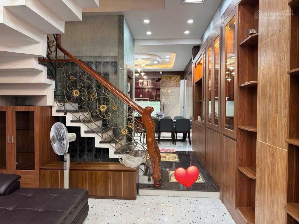 Nhà hiếm có thang máy tại cống quỳnh q.1, đang cho thuê 36tr, giá 4tỷ590/81,6m2, gần chợ thái bình