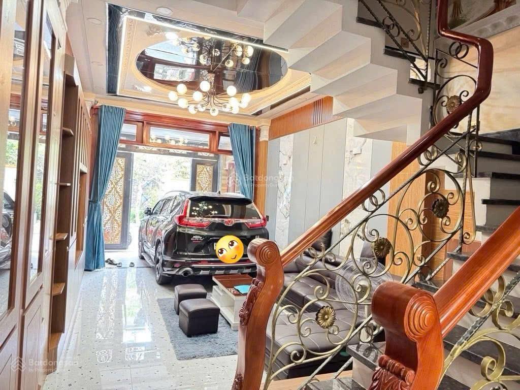 Nhà hiếm có thang máy tại cống quỳnh q.1, đang cho thuê 36tr, giá 4tỷ590/81,6m2, gần chợ thái bình