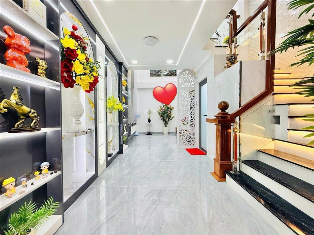 Bán nhà ngang khủng 5,5m  cho thuê 29tr, đường đặng dung q.1, giá 4tỷ050/77m2, gần chợ tân định