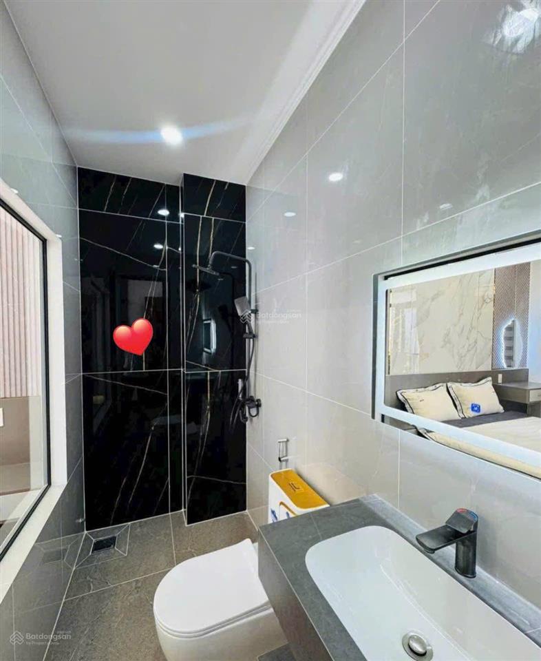 Bán nhà 2 lầu  đang cho thuê 24triệu, đường bạch đằng bình thạnh, giá 3tỷ550, gần chợ bà chiểu