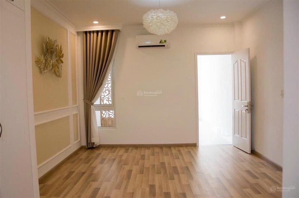 Gia đình bán gấp nhà đang cho thuê 30tr, đ.trần minh quyền q.10. giá 3tỷ480/64,8m2,gần đh văn hiến