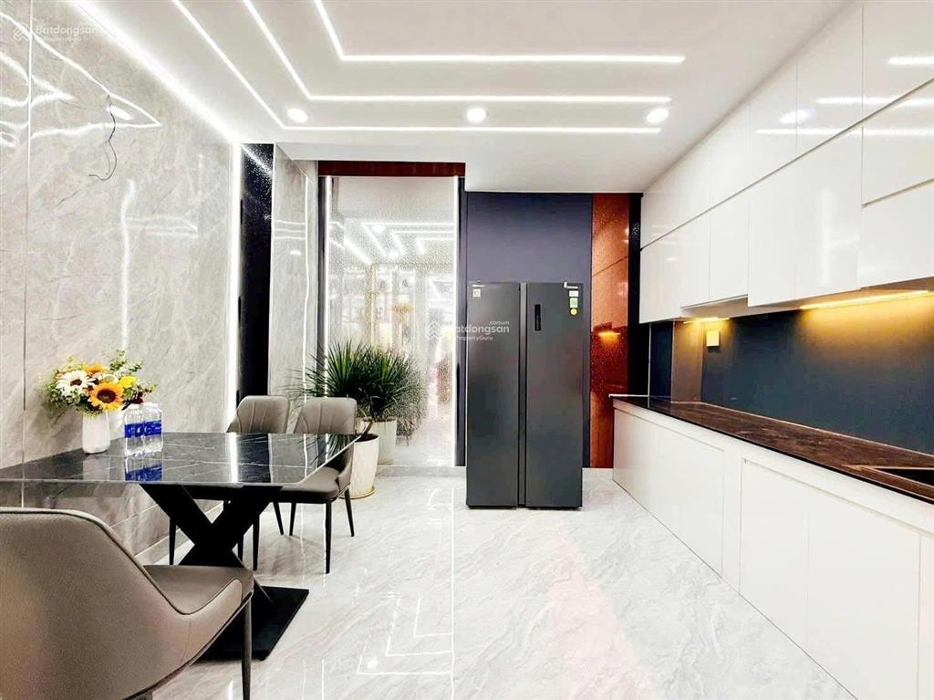 Cô liễu bán căn nhà đang cho thuê 36tr, đường 8m ký con  q.1, giá 5tỷ620/88m2. gần chợ bến thành