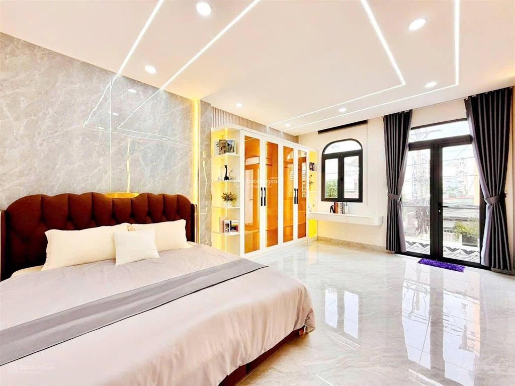 Cô liễu bán căn nhà đang cho thuê 36tr, đường 8m ký con  q.1, giá 5tỷ620/88m2. gần chợ bến thành