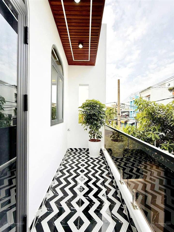 Cô liễu bán căn nhà đang cho thuê 36tr, đường 8m ký con  q.1, giá 5tỷ620/88m2. gần chợ bến thành