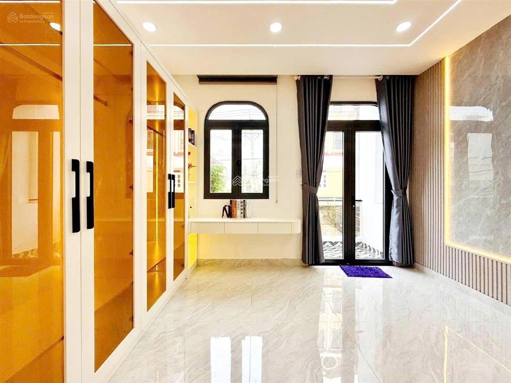 Cô liễu bán căn nhà đang cho thuê 36tr, đường 8m ký con  q.1, giá 5tỷ620/88m2. gần chợ bến thành