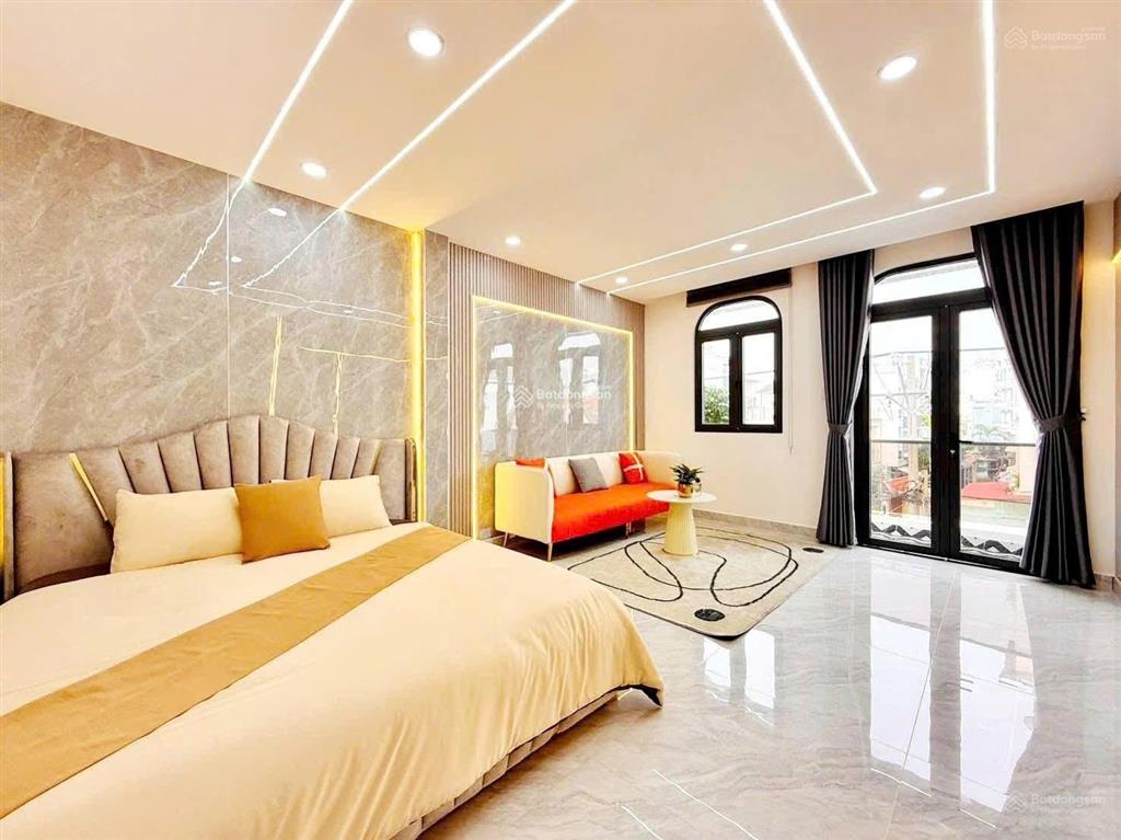 Cô liễu bán căn nhà đang cho thuê 36tr, đường 8m ký con  q.1, giá 5tỷ620/88m2. gần chợ bến thành