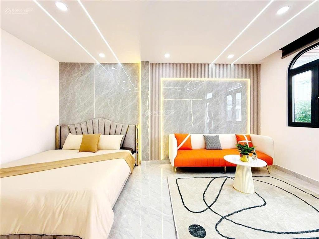 Cô liễu bán căn nhà đang cho thuê 36tr, đường 8m ký con  q.1, giá 5tỷ620/88m2. gần chợ bến thành