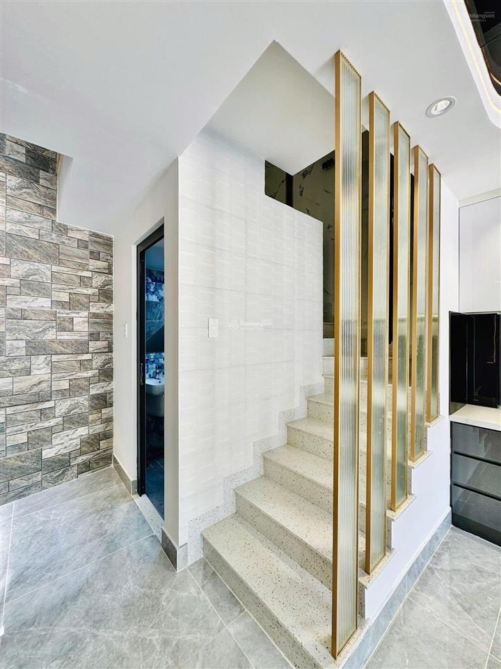 Tìm chủ cho căn nhà đường 6,8m huỳnh tịnh của q.3. cho thuê 27tr, giá 4tỷ190/83m2,gần chợ tân định