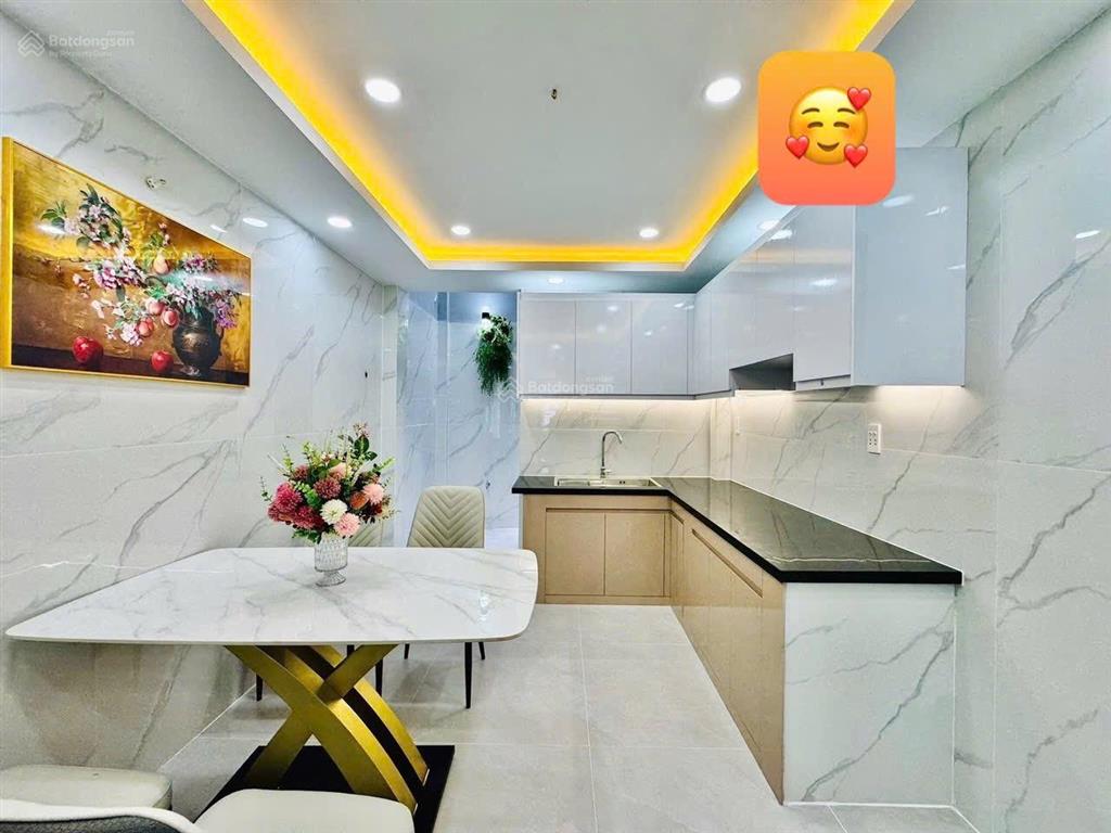 Nhà phố, đặc biệt duy nhất tại nguyễn biểu p2 quận 5, dt 79m2 từ cầu chữ y đi vào 100m