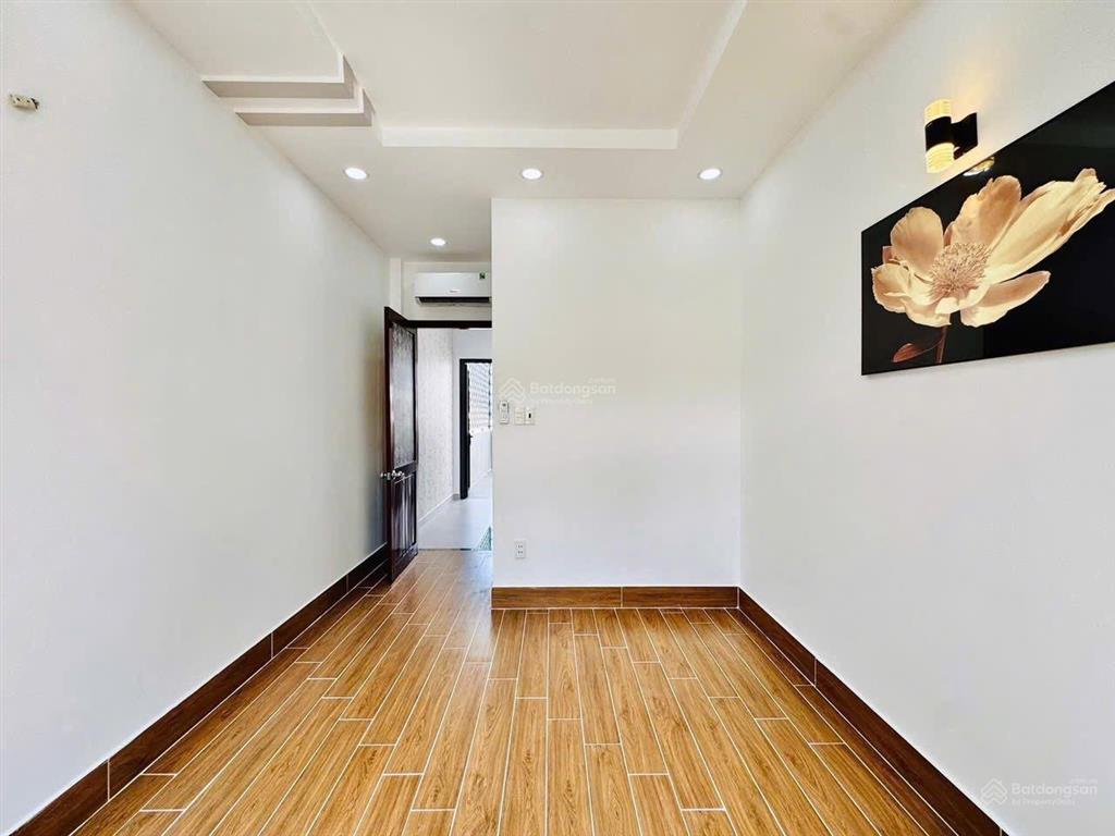 Nhà phố, đặc biệt duy nhất tại nguyễn biểu p2 quận 5, dt 79m2 từ cầu chữ y đi vào 100m