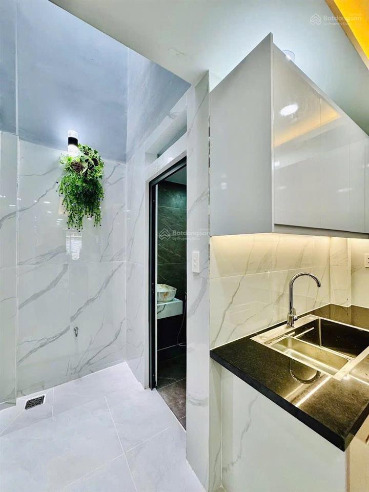 Nhà phố, đặc biệt duy nhất tại nguyễn biểu p2 quận 5, dt 79m2 từ cầu chữ y đi vào 100m