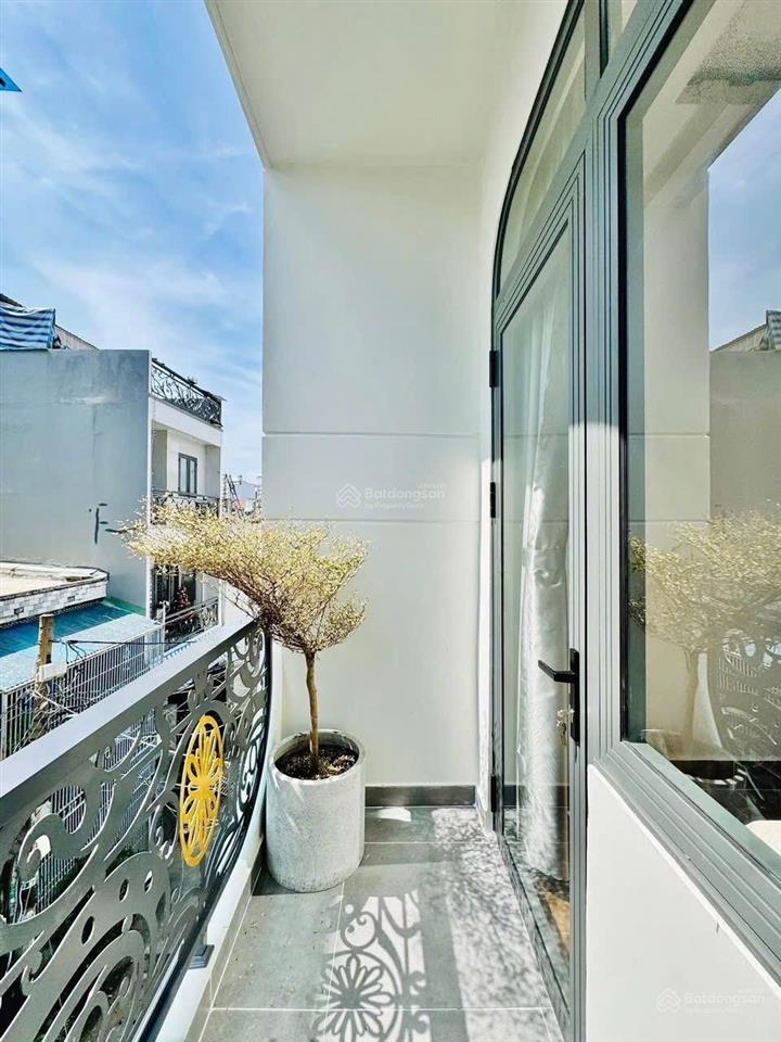 Nhà phố, đặc biệt duy nhất tại nguyễn biểu p2 quận 5, dt 79m2 từ cầu chữ y đi vào 100m