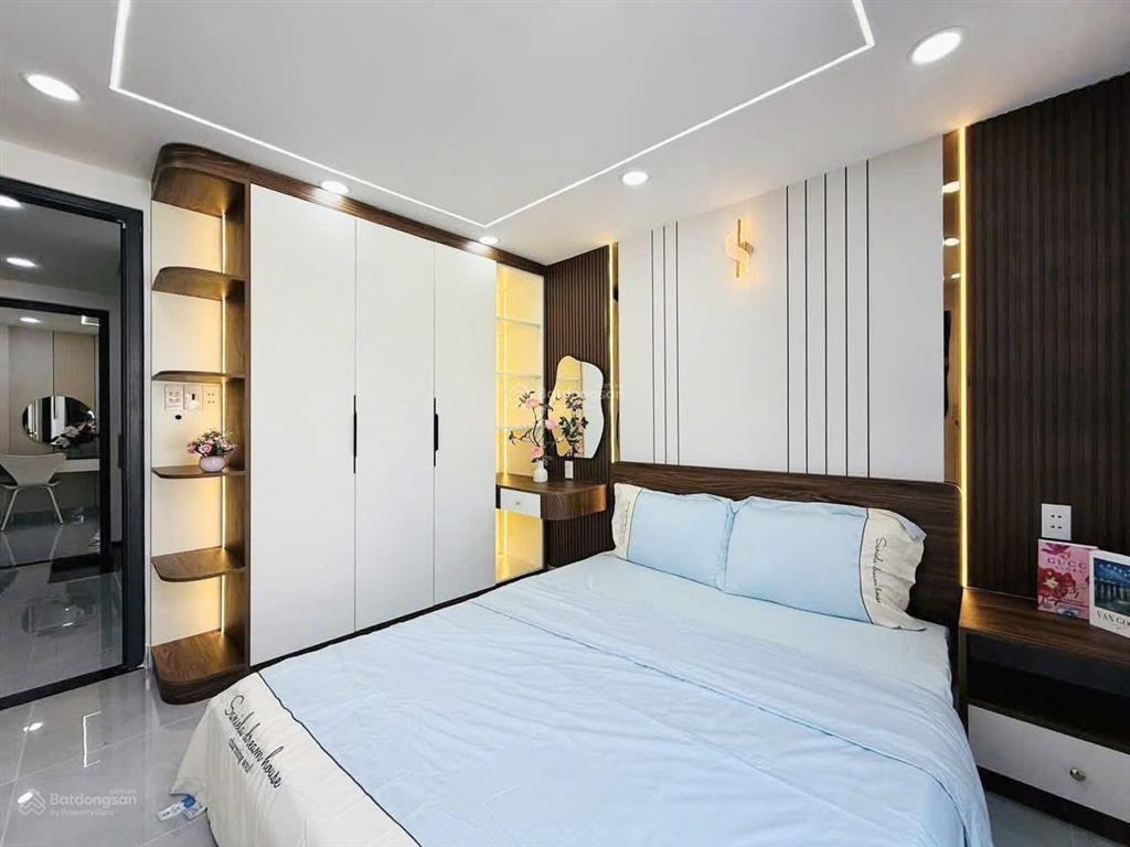 Siêu phẩm giá rẻ ở bến vân đồn, p5, quận 4. gía 4,290ty/ 68,8m2 cách chợ xóm chiếu 5 phút di chuyển