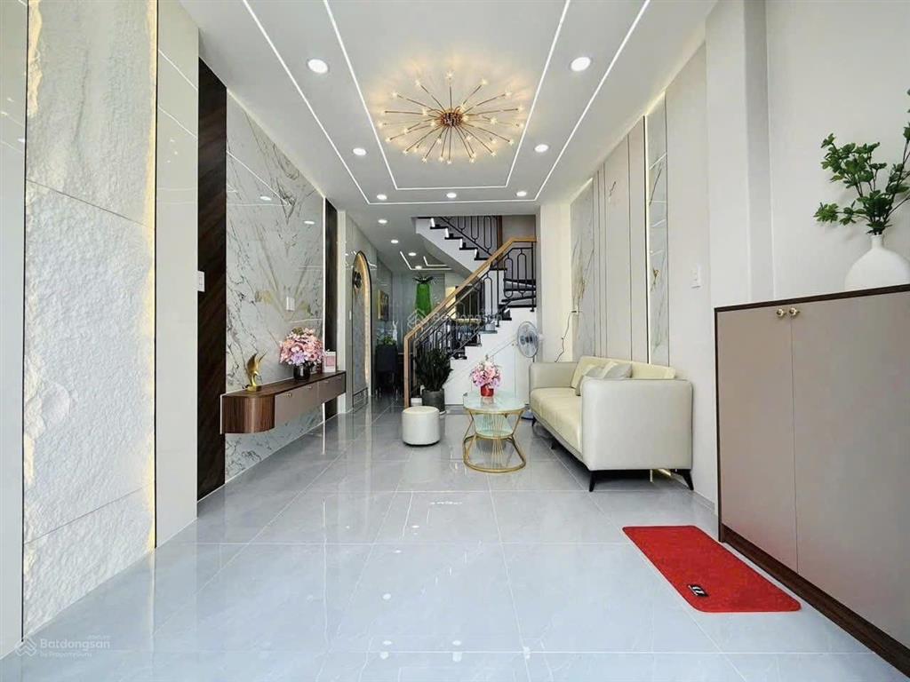 Siêu phẩm giá rẻ ở bến vân đồn, p5, quận 4. gía 4,290ty/ 68,8m2 cách chợ xóm chiếu 5 phút di chuyển