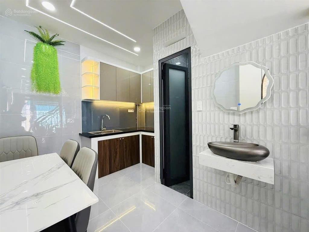 Siêu phẩm giá rẻ ở bến vân đồn, p5, quận 4. gía 4,290ty/ 68,8m2 cách chợ xóm chiếu 5 phút di chuyển