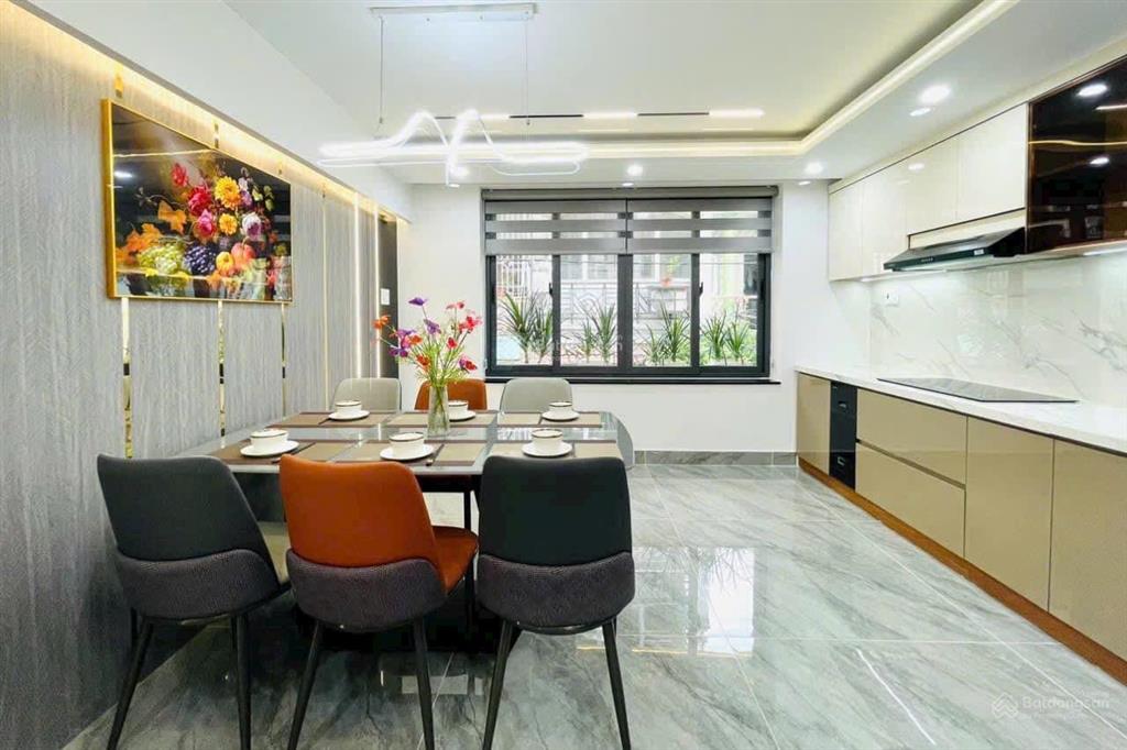 Nhà rẻ nhất lê hồng phong p12 quận 10. gía 4,350ty / dt 80m2, cách vạn hạnh mall 2 phút di chuyển.