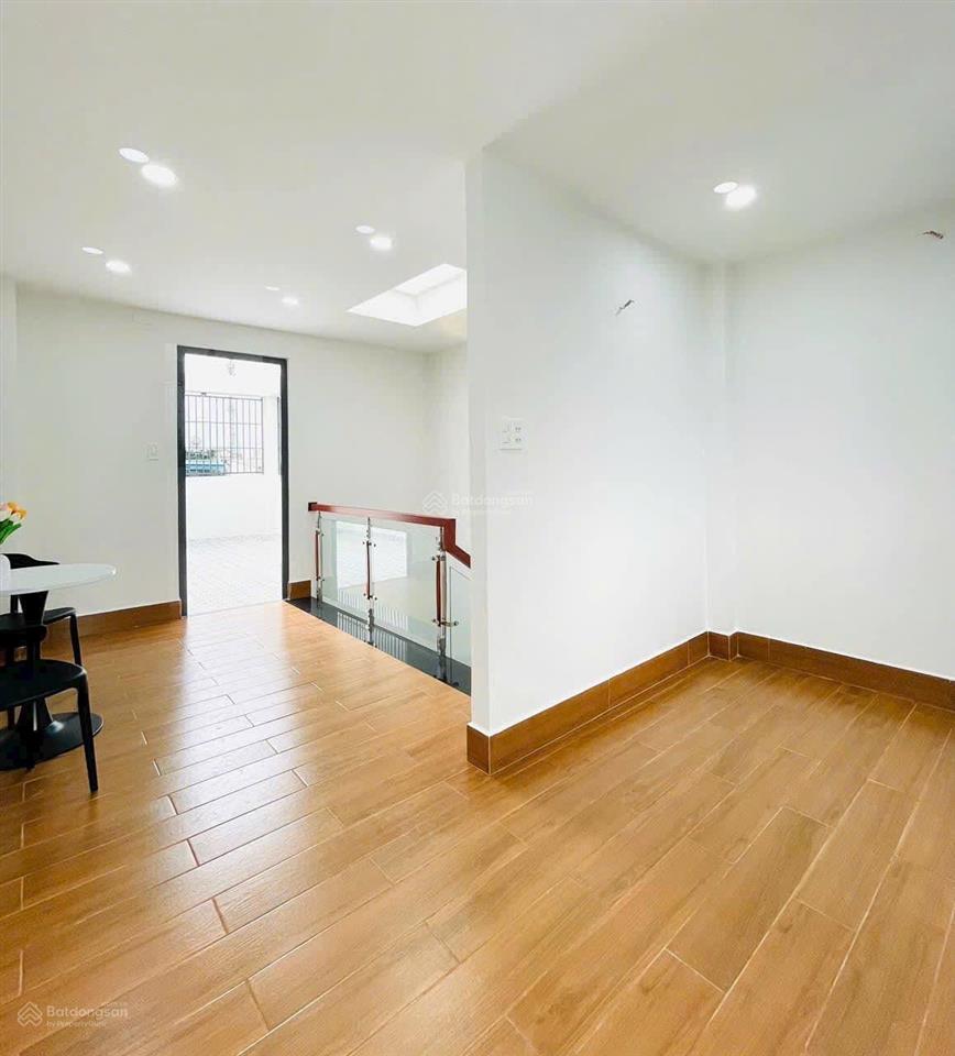 Nhà rẻ lê hồng phong p12 quận 10. 4,560 tỷ/dt 80m2, cách vạn hạnh mall 2 phút di chuyển