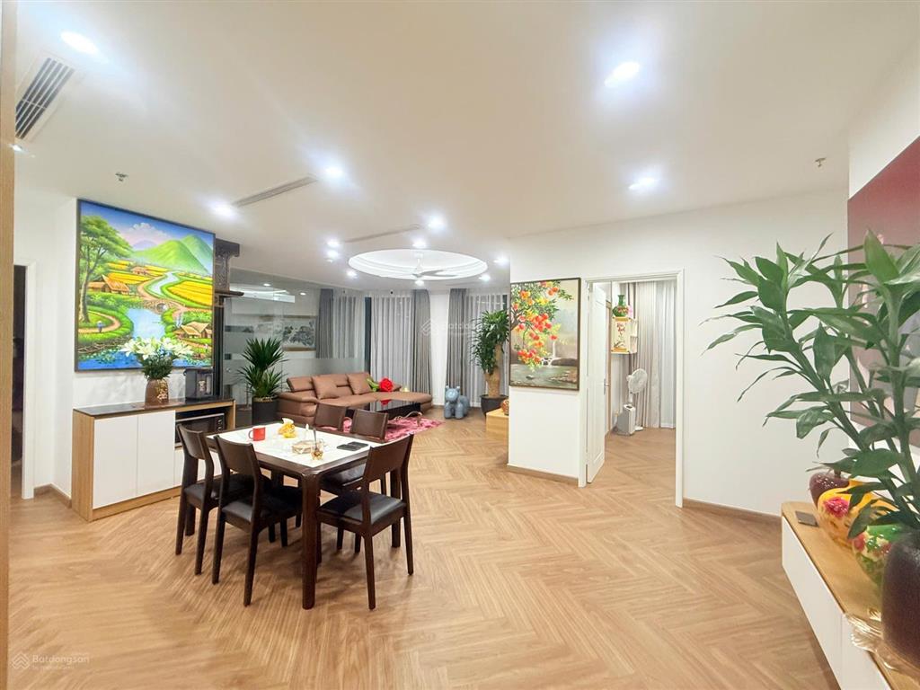 Giá tốt  cho thuê căn hộ 2 phòng ngủ tại royal city, 112m2, giá 16tr/tháng.  0869 888 ***