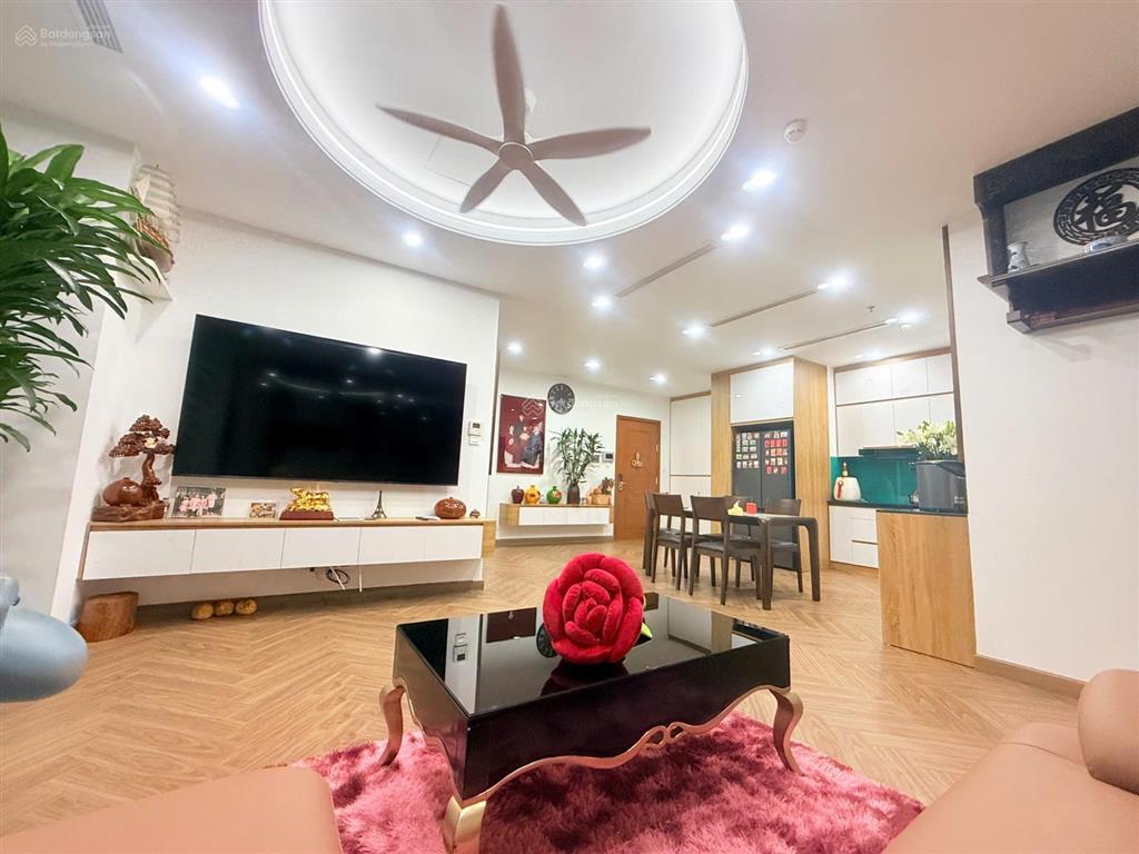 Giá tốt  cho thuê căn hộ 2 phòng ngủ tại royal city, 112m2, giá 16tr/tháng.  0869 888 ***
