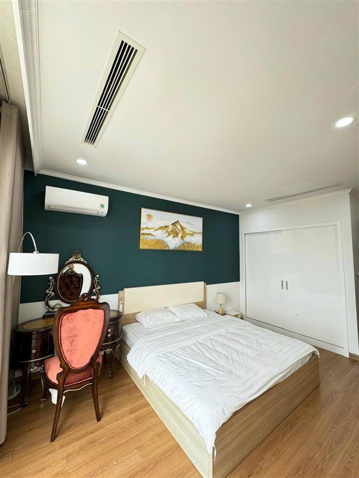 Cho thuê căn hộ 3pn, 132m2 tại royal city, giá chỉ 19 triệu/tháng.  em dương 0869 888 ***