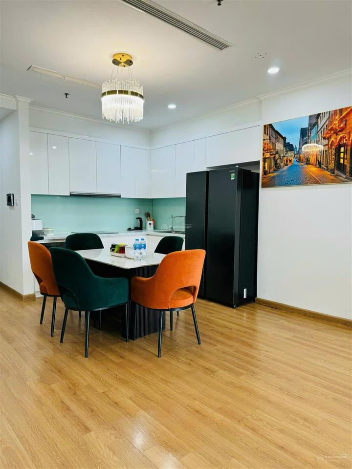 Cho thuê căn hộ 3pn, 132m2 tại royal city, giá chỉ 19 triệu/tháng.  em dương 0869 888 ***