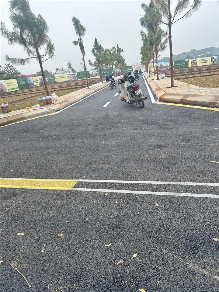 Đất nền giá rẻ tại hoà lạc giá 2,5 tỷ dt 100m full thổ cư