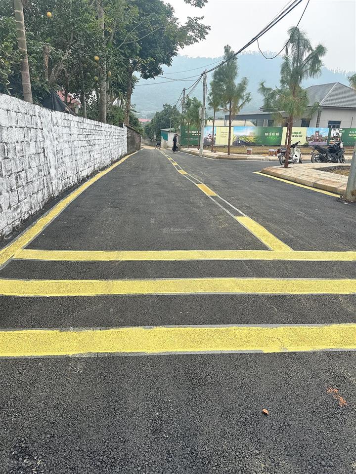 Đất nền giá rẻ tại hoà lạc giá 2,5 tỷ dt 100m full thổ cư