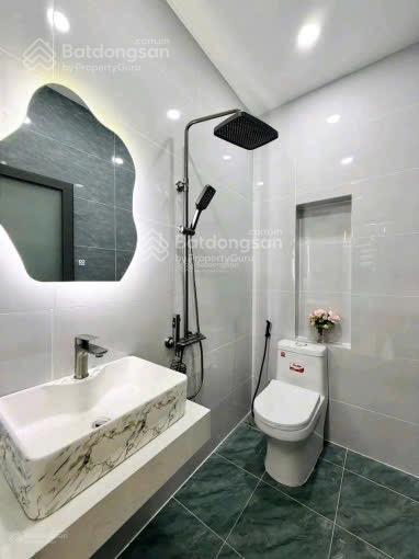 Tôi cần bán gấp nhà đường trước nhà rộng 6m, lý nam đế  p. 7  q. 11. đang cho thuê 17tr