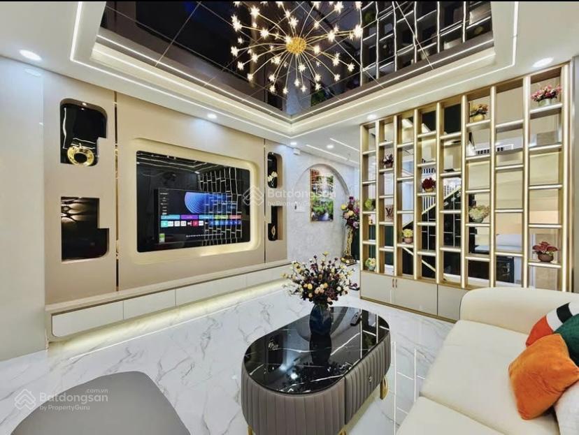 Bán nhà gần chợ bàn cờ đường xe hơi thông. nguyễn thiện thuật  p.3  q3 cho thuê 28tr