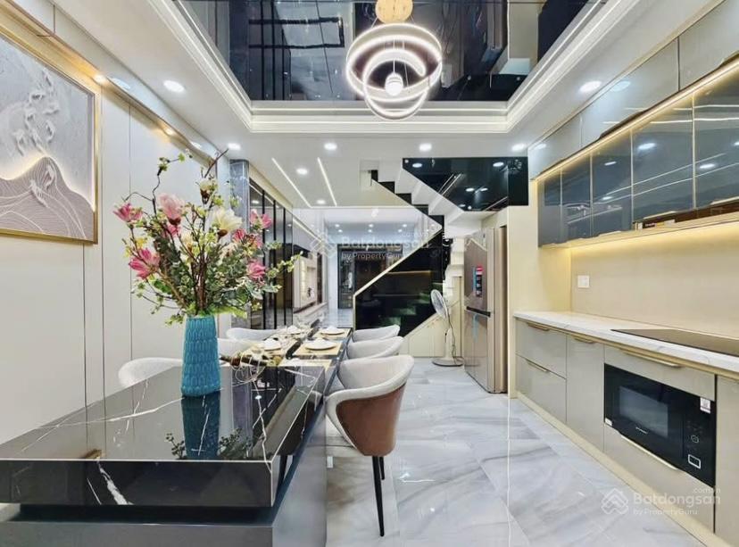 Bán nhà gần chợ bàn cờ đường xe hơi thông. nguyễn thiện thuật  p.3  q3 cho thuê 28tr