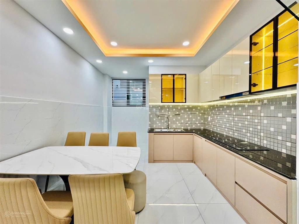 Kẹt tiền bán gấp nhà đường oto 7m rạch bùng binhp9q3 giá 4tỷ2/71m2 cho thuê 29tr gần ga sài gòn