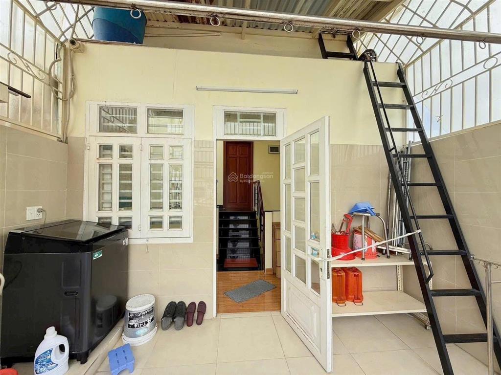 Nhà ngay trục đường sầm uất nguyễn văn công, gv. giá 3tỷ520 còn tl